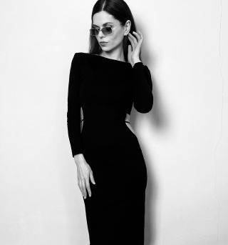 Exude Grace #yvetmolchian #elegantdress #elegance #fashiondesigner #modnynavrhar #instafashion